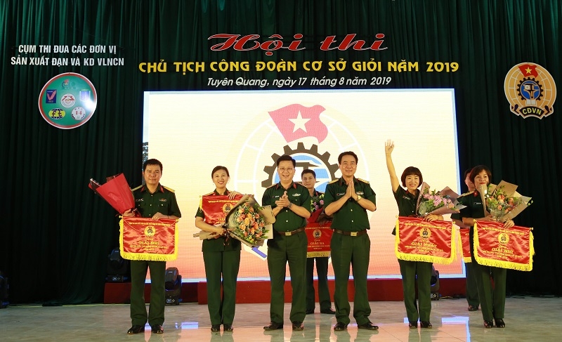 "Bông hoa của Nhà máy Z131"