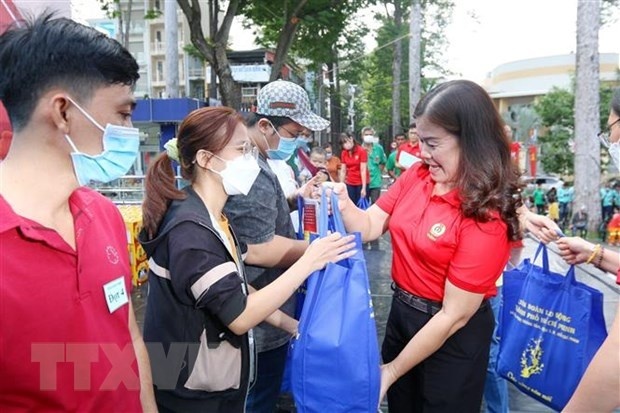 Tặng quà cho 3.000 đoàn viên nghiệp đoàn có hoàn cảnh khó khăn dịp Tết