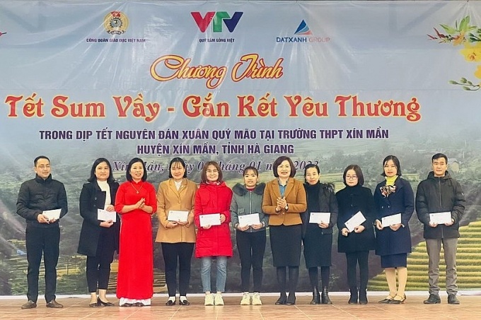 “Tết Sum vầy - Xuân gắn kết” lan tỏa tinh thần vượt khó đến nhà giáo