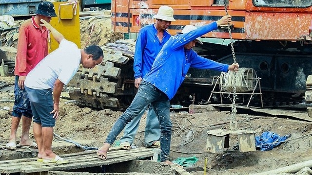 Vụ bé rơi xuống trụ bê tông ở Đồng Tháp: Chỉ là tai nạn lao động, không khởi tố vụ án