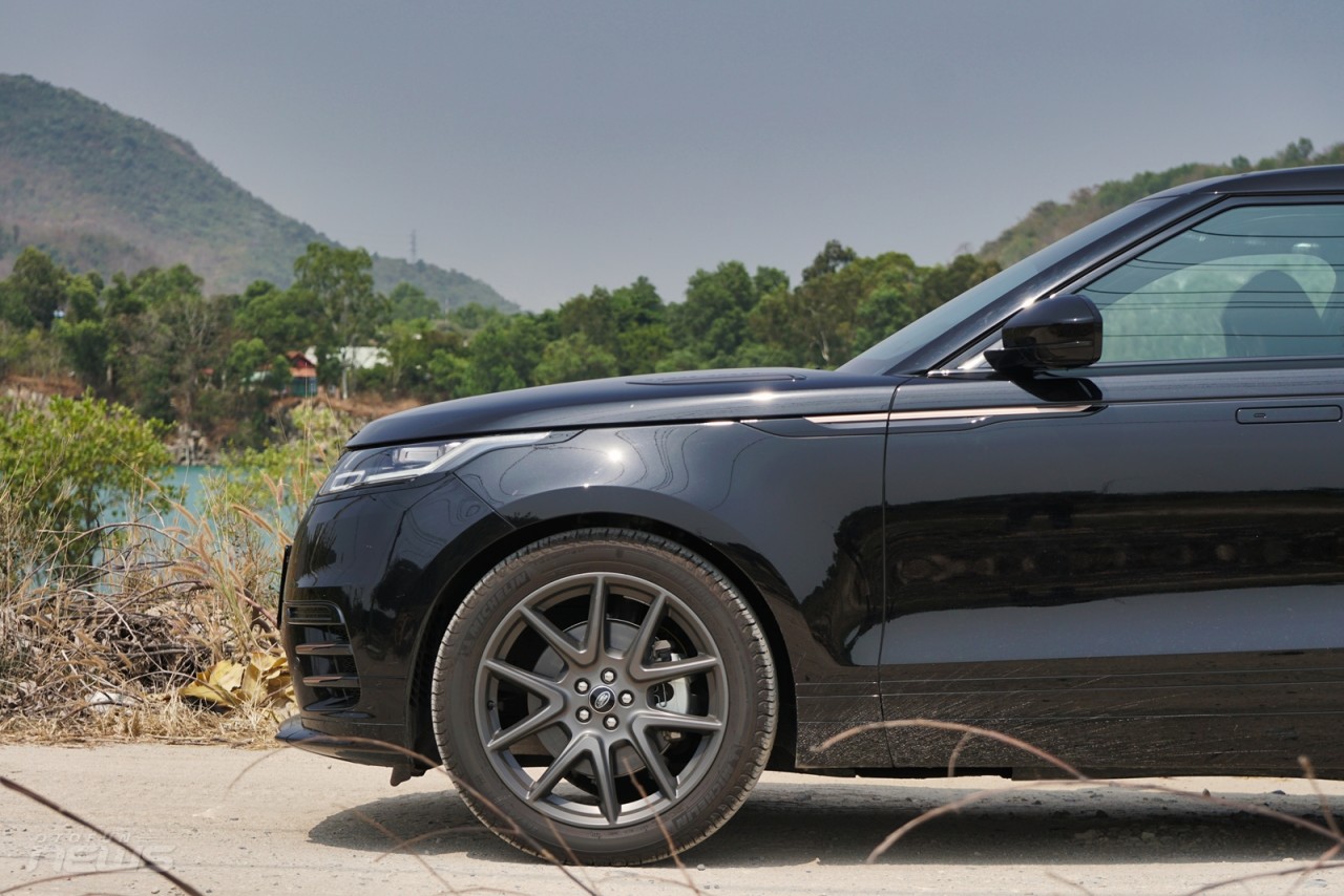 Đánh giá Land Rover Range Rover Velar 2023