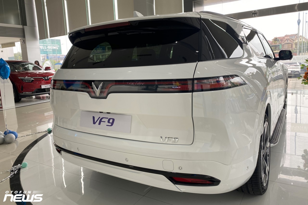 VinFast VF9 về đại lý