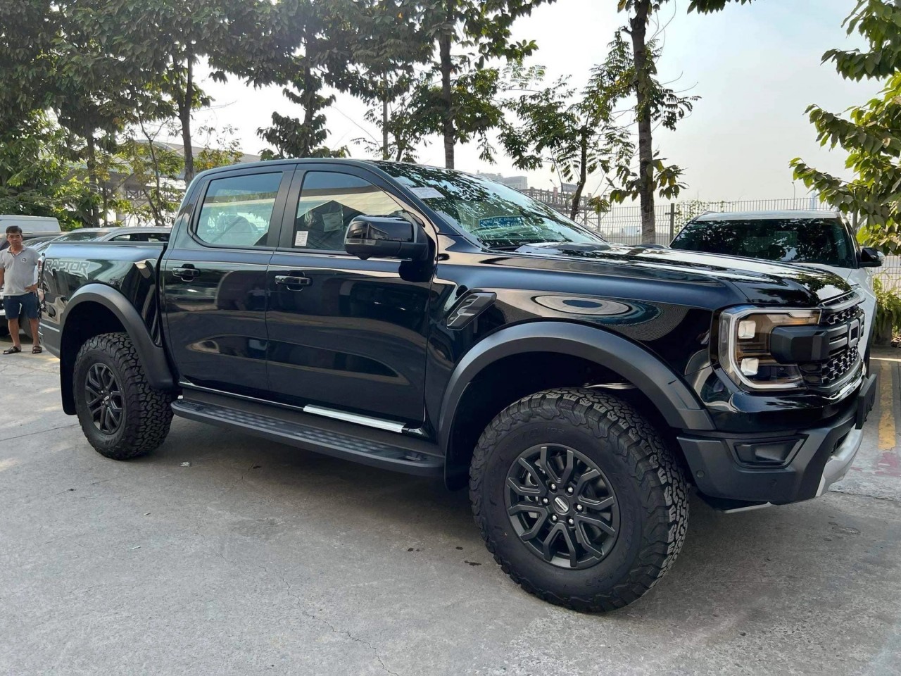 Hình thực tế Ford Ranger Raptor 2023 tại đại lý