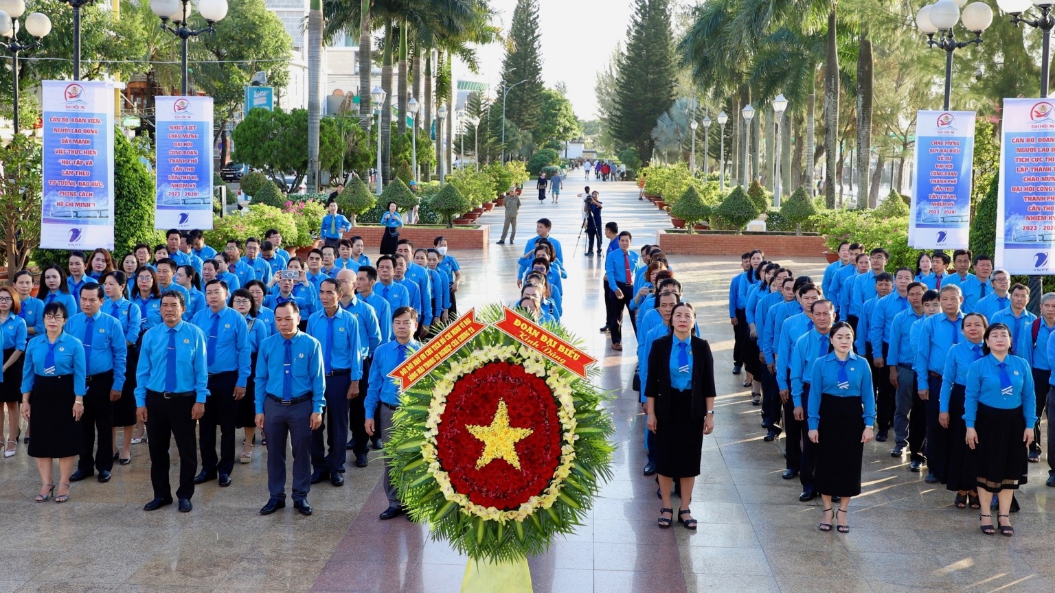 Công đoàn Cần Thơ báo công dâng Bác trước thềm Đại hội