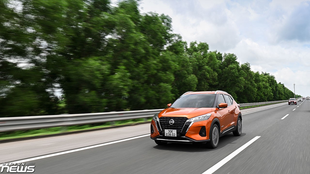 Nissan Kicks - Cảm giác mới lạ của xe điện sạc bằng máy xăng