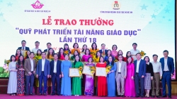 Công đoàn ngành Giáo dục Nghệ An trao giải thưởng cho 24 nhà giáo ưu tú