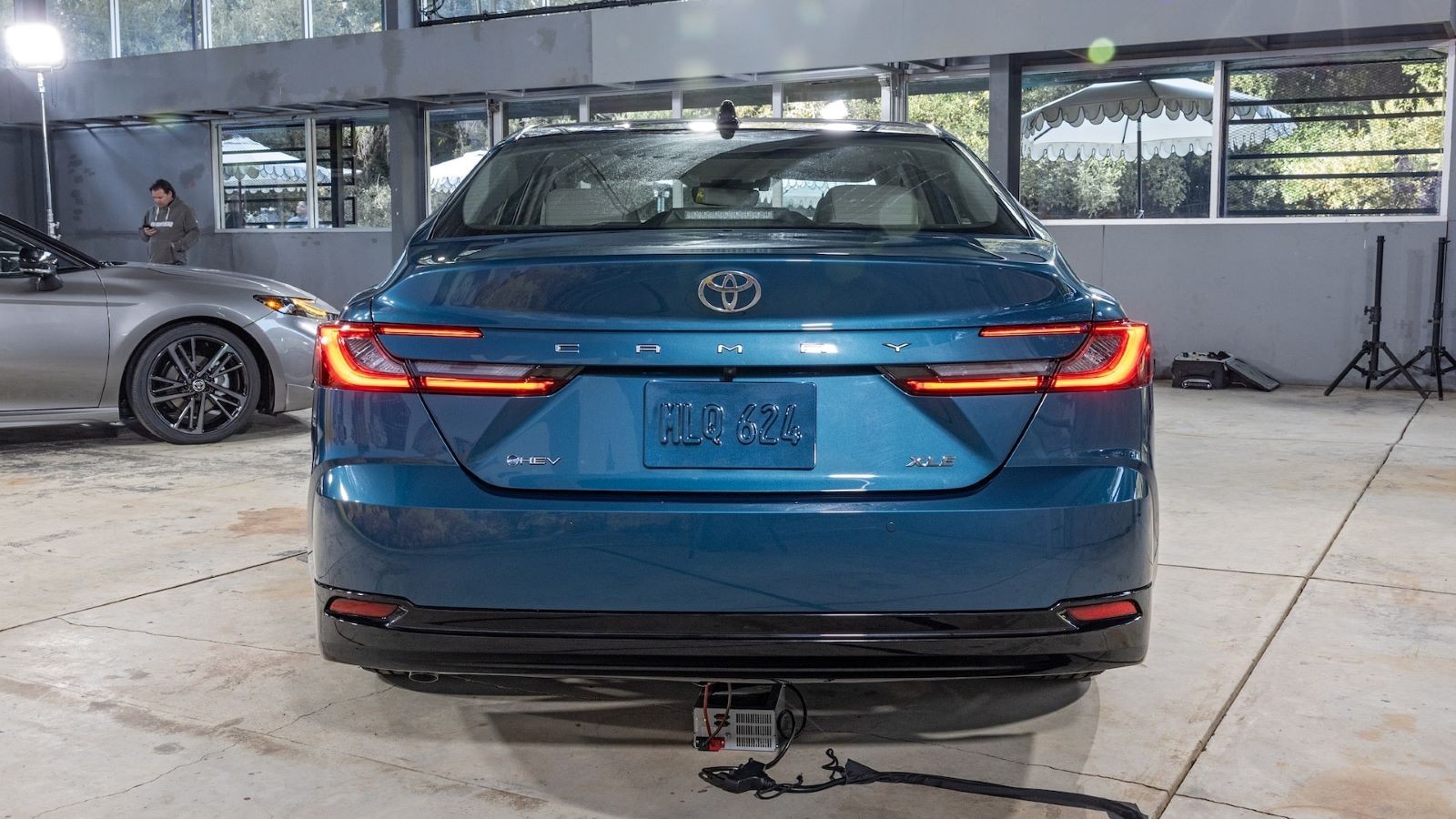 Toyota Camry 2025 ra mắt, chỉ có phiên bản hybrid