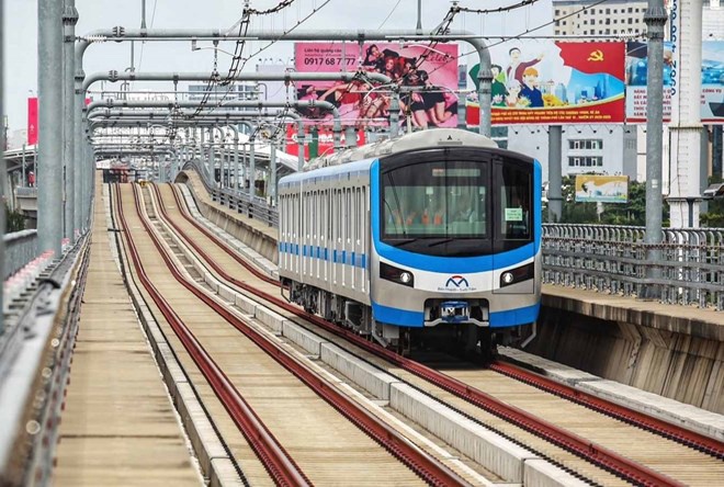 “Bóng hồng” duy nhất trong cabin trên tuyến Metro số 1