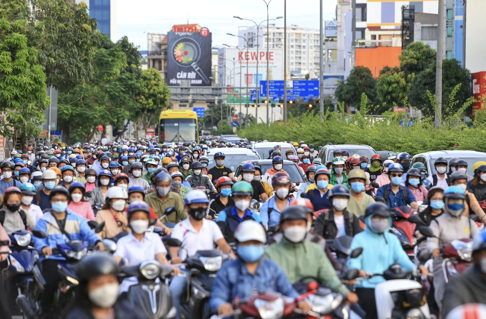 Mẹo chạy xe máy đỡ mệt mỏi trong phố đông giờ cao điểm