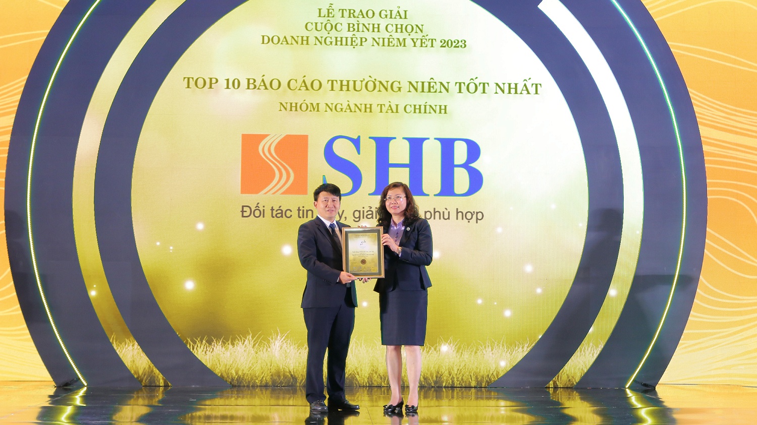 SHB được vinh danh Top 10 doanh nghiệp có báo cáo thường niên tốt nhất