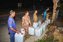 Sống chung với hạn mặn