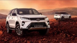 Toyota Fortuner hybrid đầu tiên ra mắt, động cơ dầu kèm điện