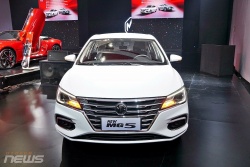 Sedan cỡ C MG5 giảm giá sập sàn tại đại lý, rẻ hơn xe cỡ A