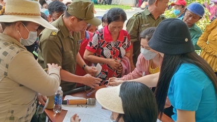 Công đoàn Bình Dương gấp rút hỗ trợ cho người lao động gặp khó khăn do bị nợ lương