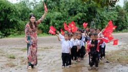 Những giáo viên kiên trì bám bản, “gieo" chữ giữa rừng xanh