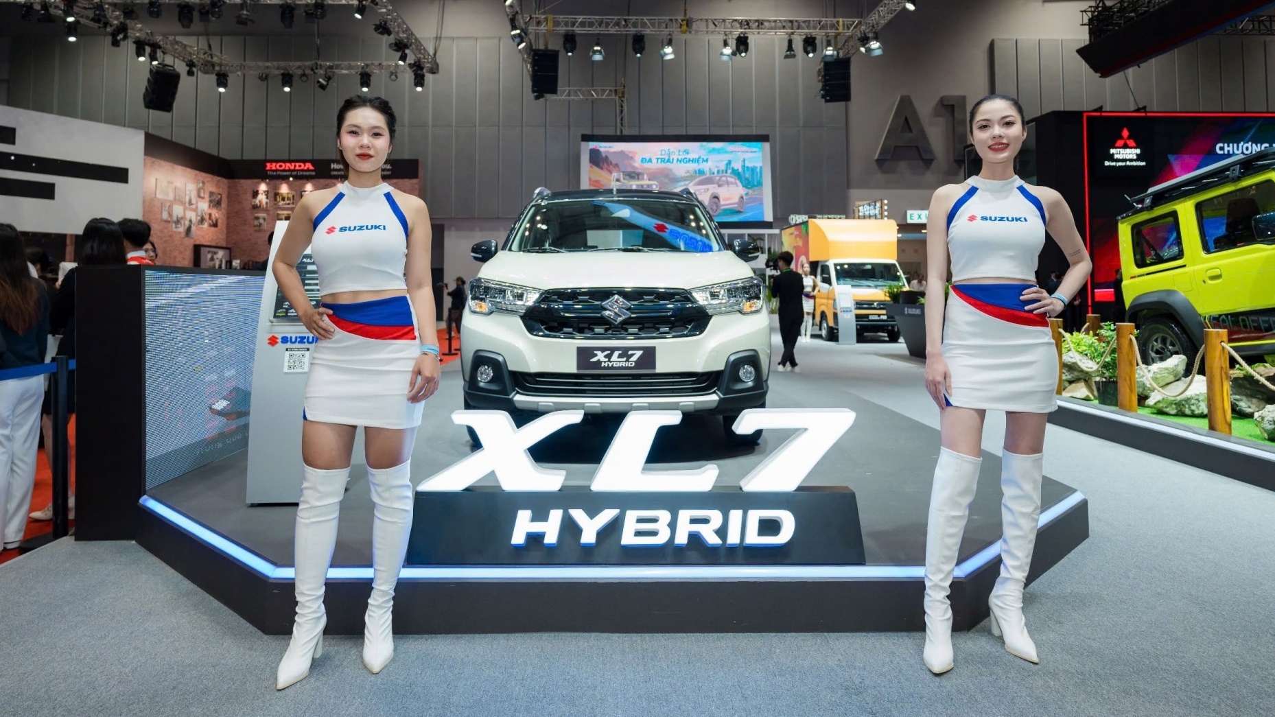 Suzuki Việt Nam trưng bày XL7 Hybrid và Jimny tại Triển lãm ô tô Việt Nam 2024