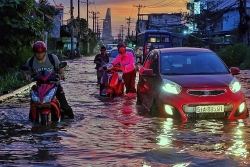 Bão số 5: Đường Thành phố Hồ Chí Minh mênh mông nước