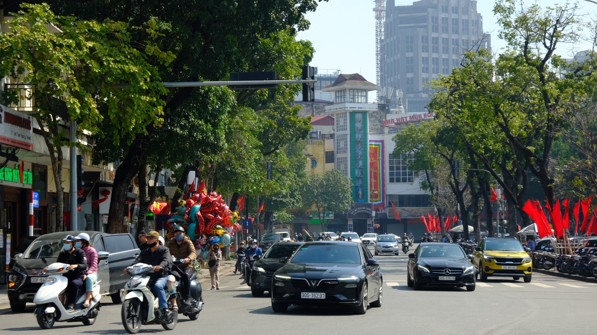 Hà Nội ngày 30 Tết: liệu phố phường còn vắng vẻ bình yên