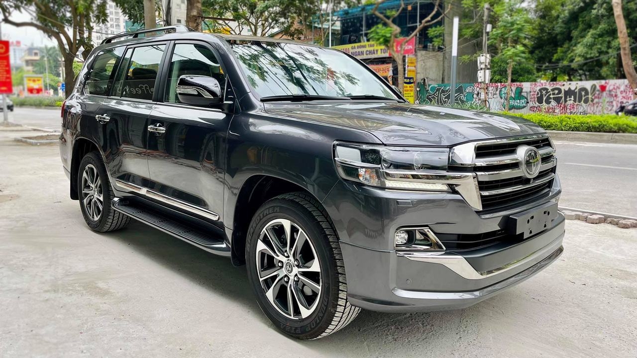 Toyota Land Cruiser VSX Executive Lounge 2021 có mặt tại Việt Nam với giá 6,6 tỷ đồng