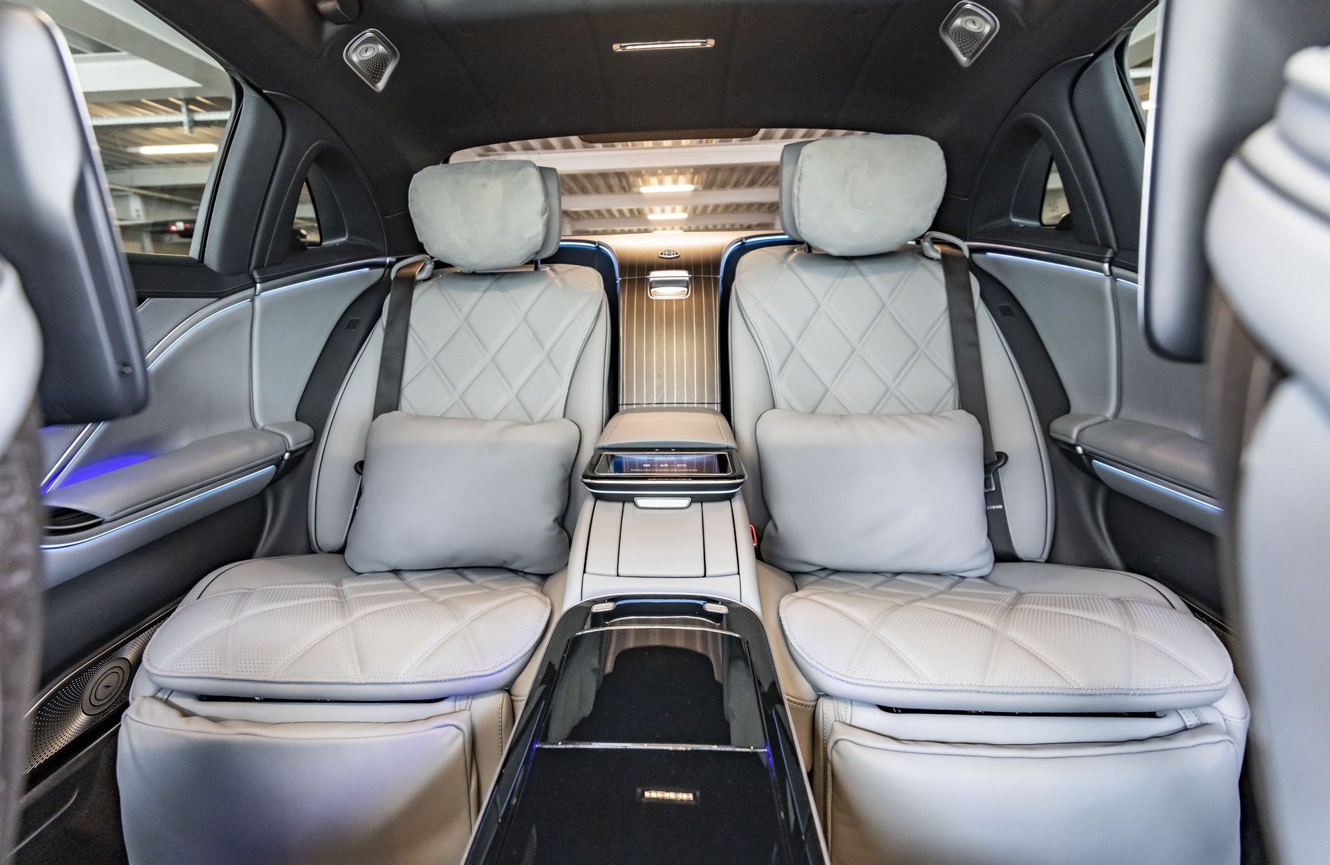 Maybach S Class thế hệ mới giá từ 4,5 tỷ đồng tại châu Âu