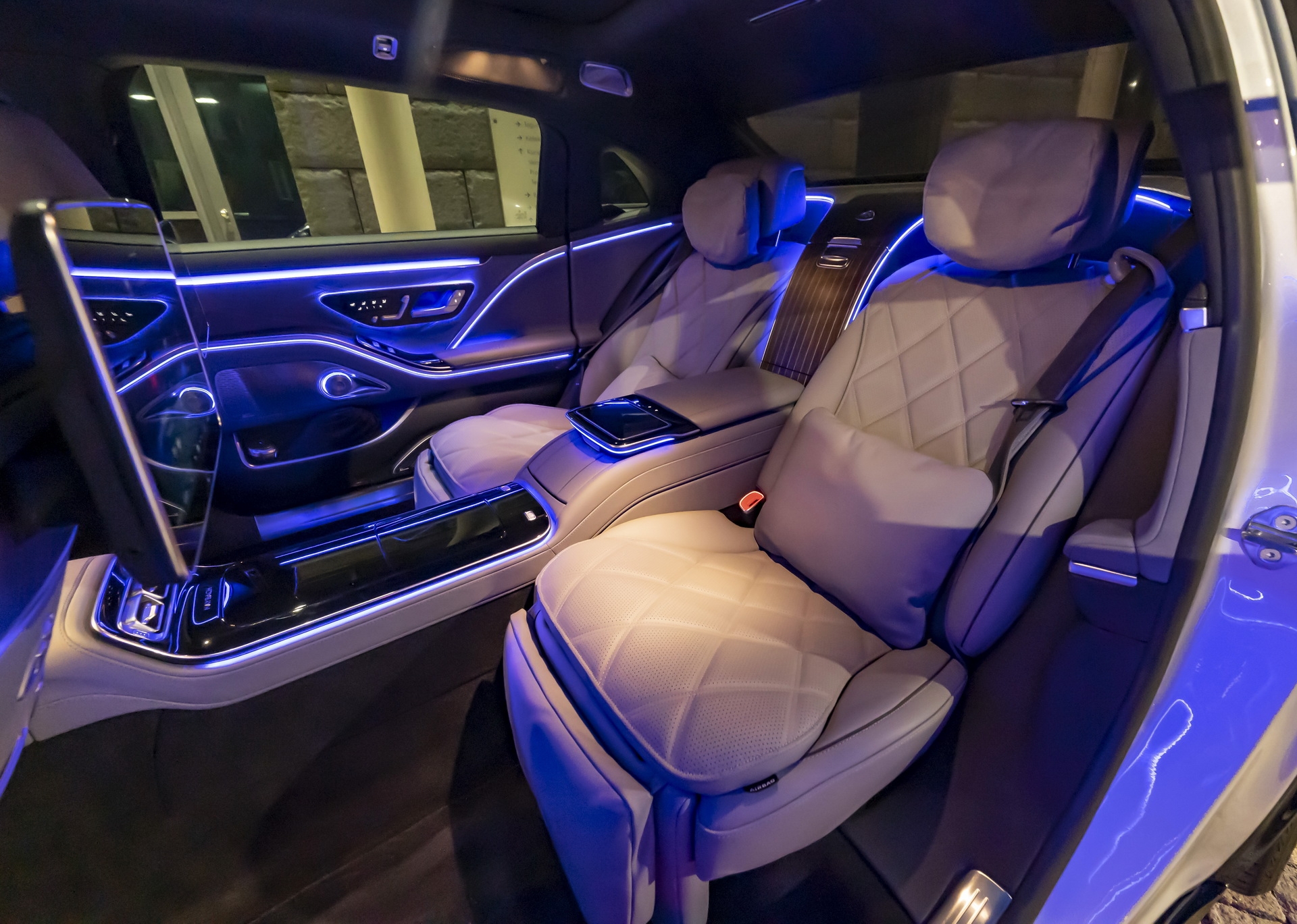 Maybach S Class thế hệ mới giá từ 4,5 tỷ đồng tại châu Âu