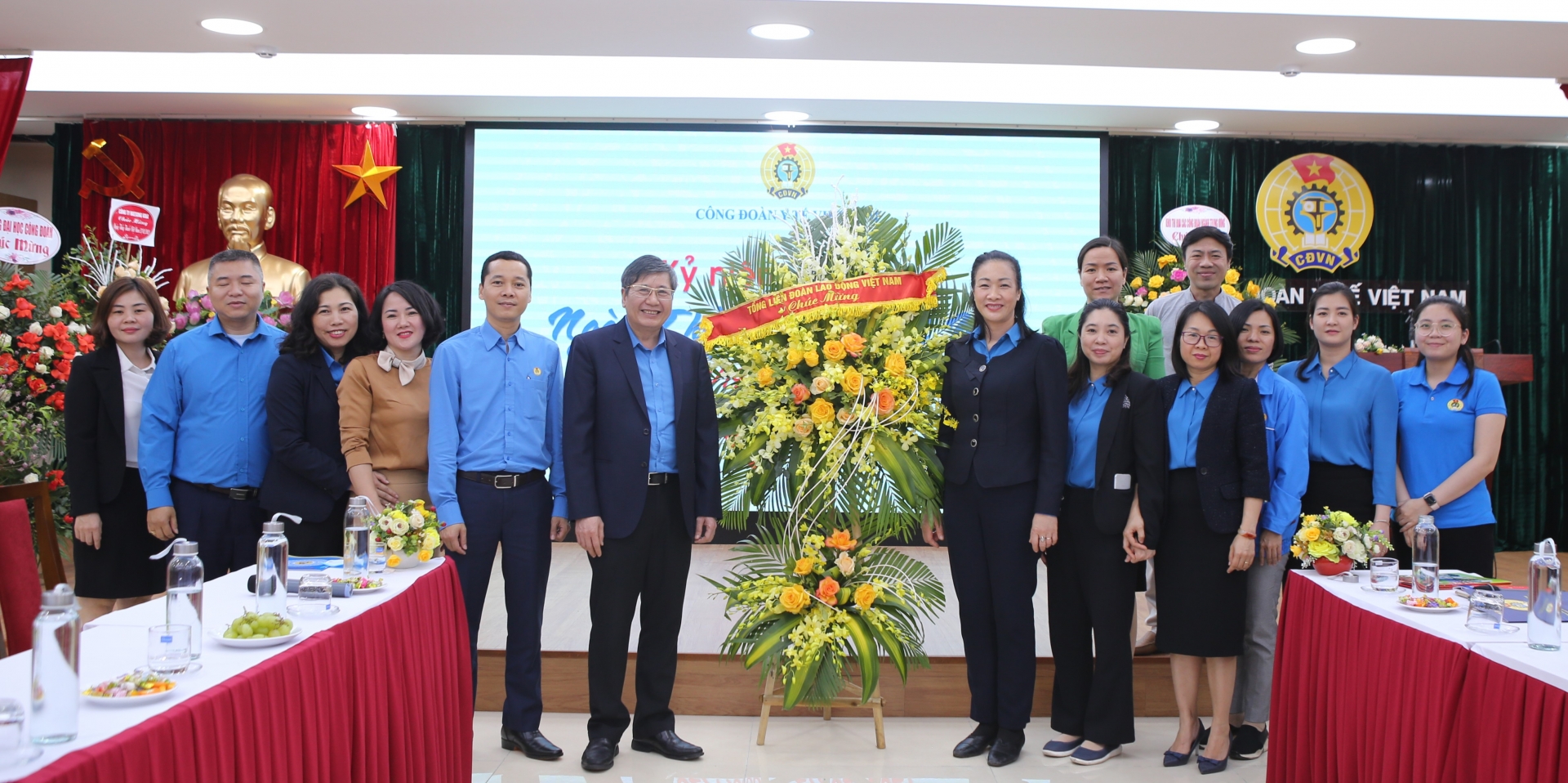 Công nhân lao động kì vọng ngành Y tế làm chủ tình hình dịch bệnh