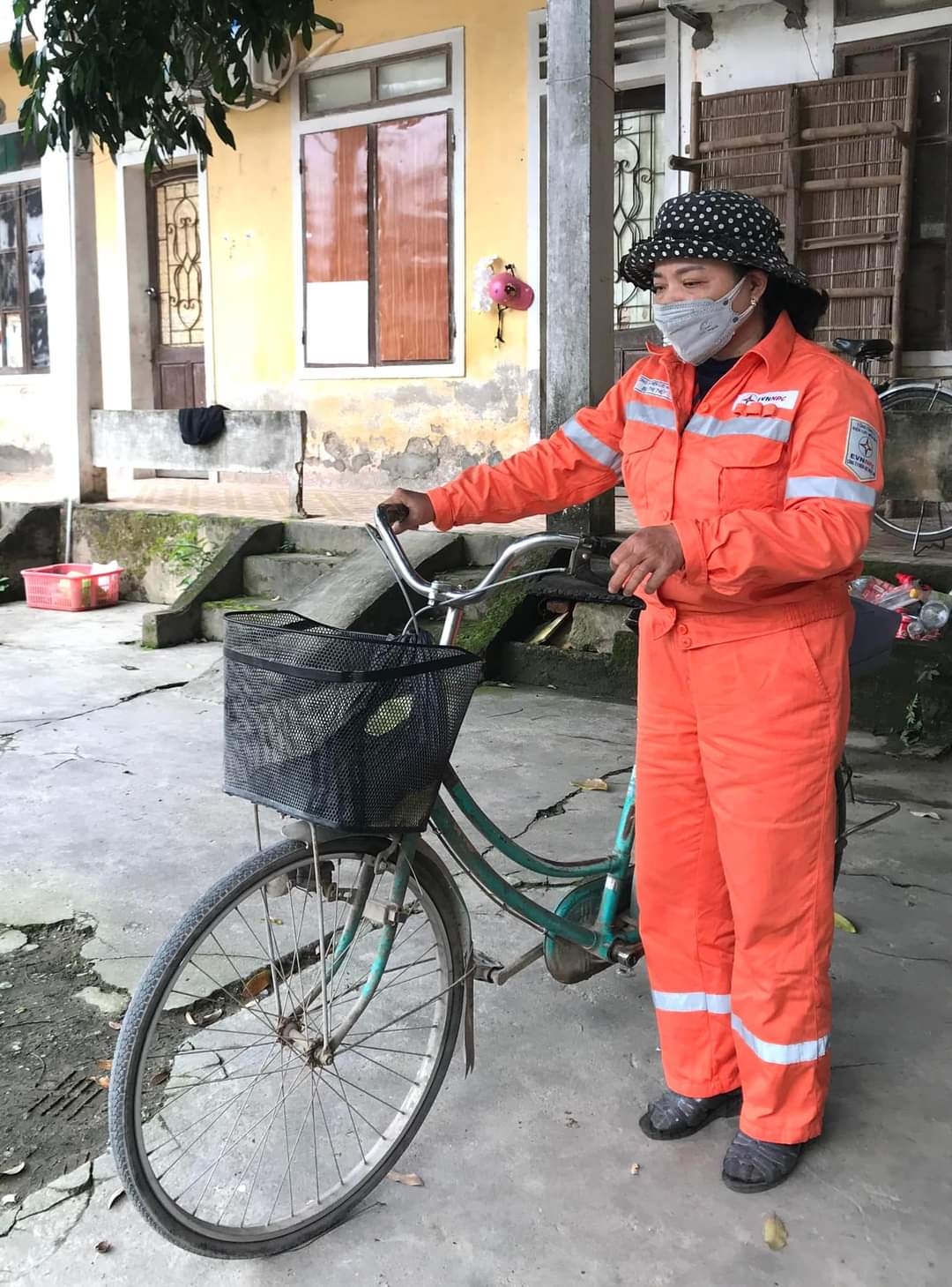 “Hôm Công đoàn đến trao số tiền ủng hộ, tôi ngậm ngùi không nói nên lời”