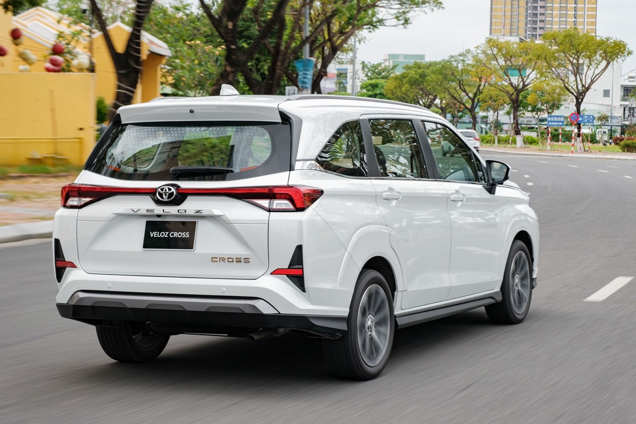 Hình chi tiết Toyota Veloz Cross Top giá 688 triệu đồng