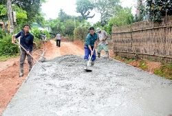 Đóng góp sức người, sức của, hiến “đất vàng” xây dựng nông thôn mới