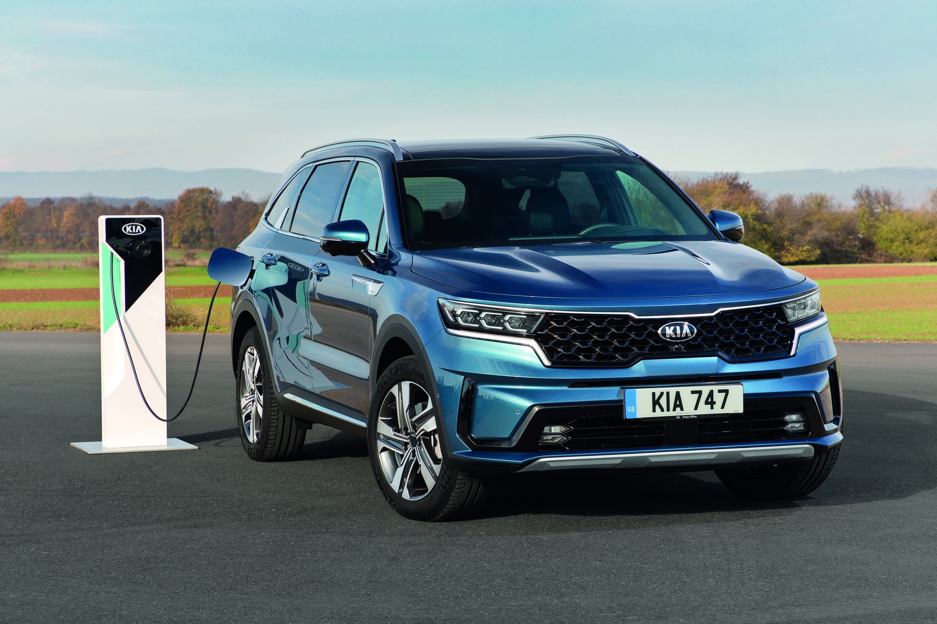 Kia Sorento động cơ hybrid giá từ 1,4 tỷ tại Anh