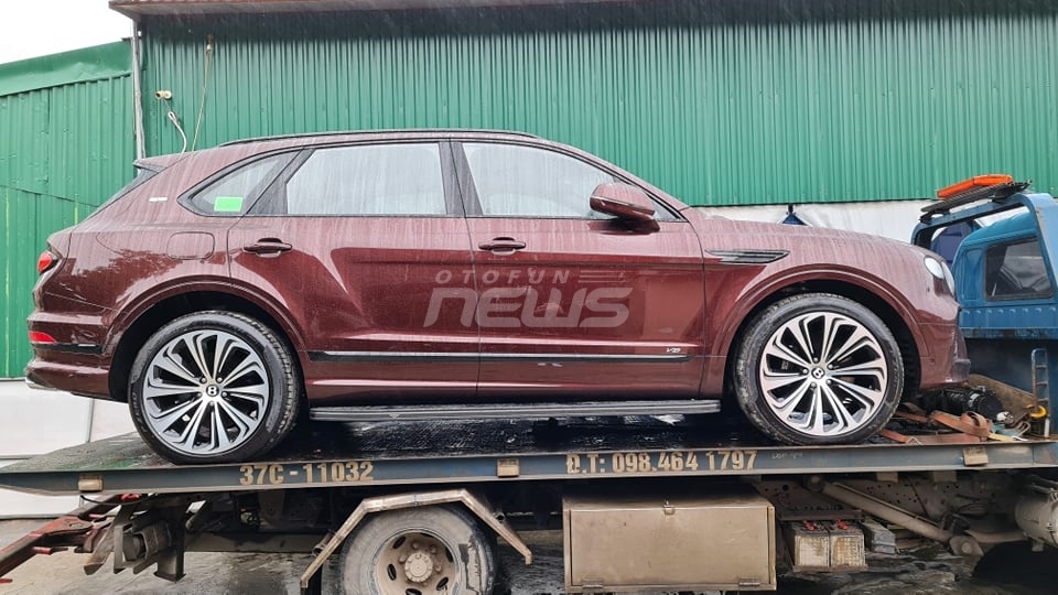 Đại gia Nghệ An chi 17 tỷ mua Bentley Bentayga First Edition