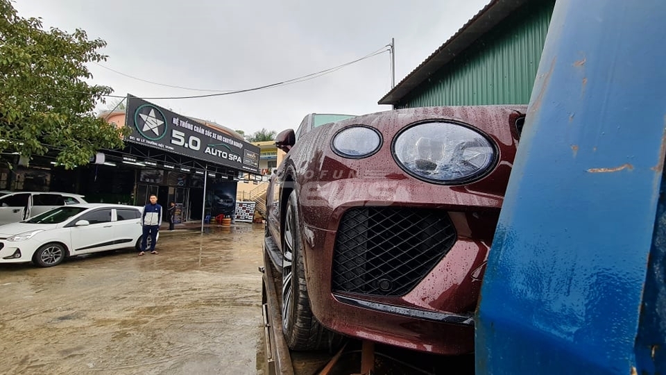 Đại gia Nghệ An chi 17 tỷ mua Bentley Bentayga First Edition