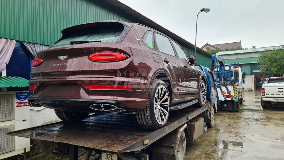 Đại gia Nghệ An chi 17 tỷ mua Bentley Bentayga First Edition