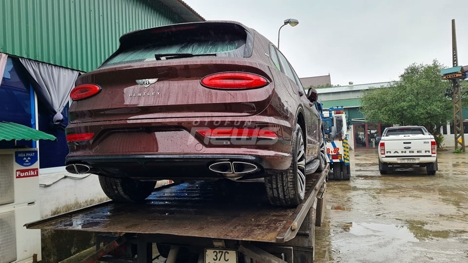 Đại gia Nghệ An chi 17 tỷ mua Bentley Bentayga First Edition