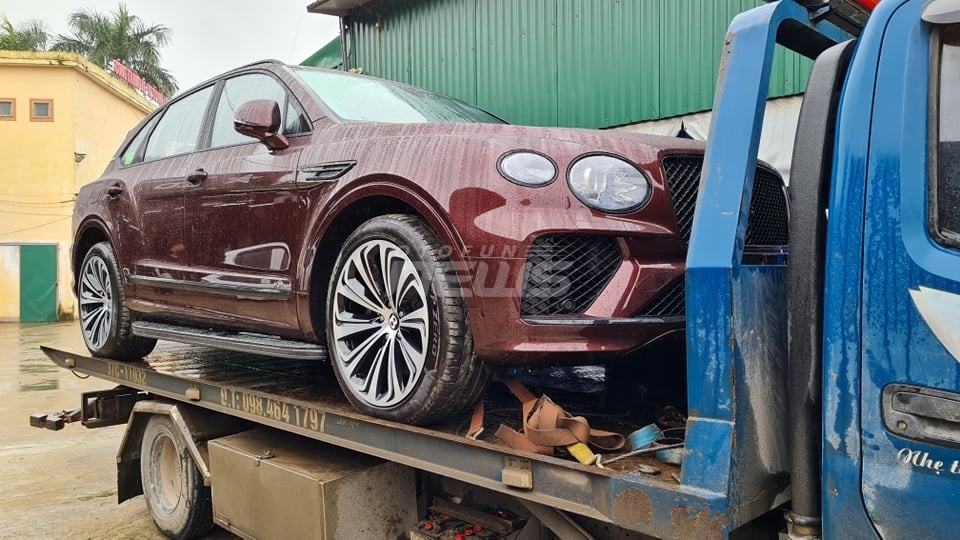 Đại gia Nghệ An chi 17 tỷ mua Bentley Bentayga First Edition