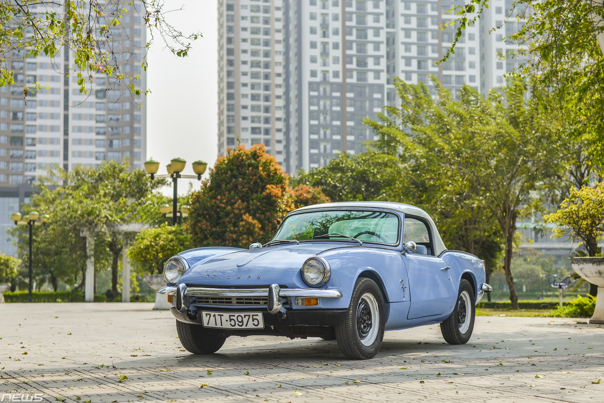 hang doc triumph spitfire mark 3 nua the ky chi co 2 chiec tai viet nam