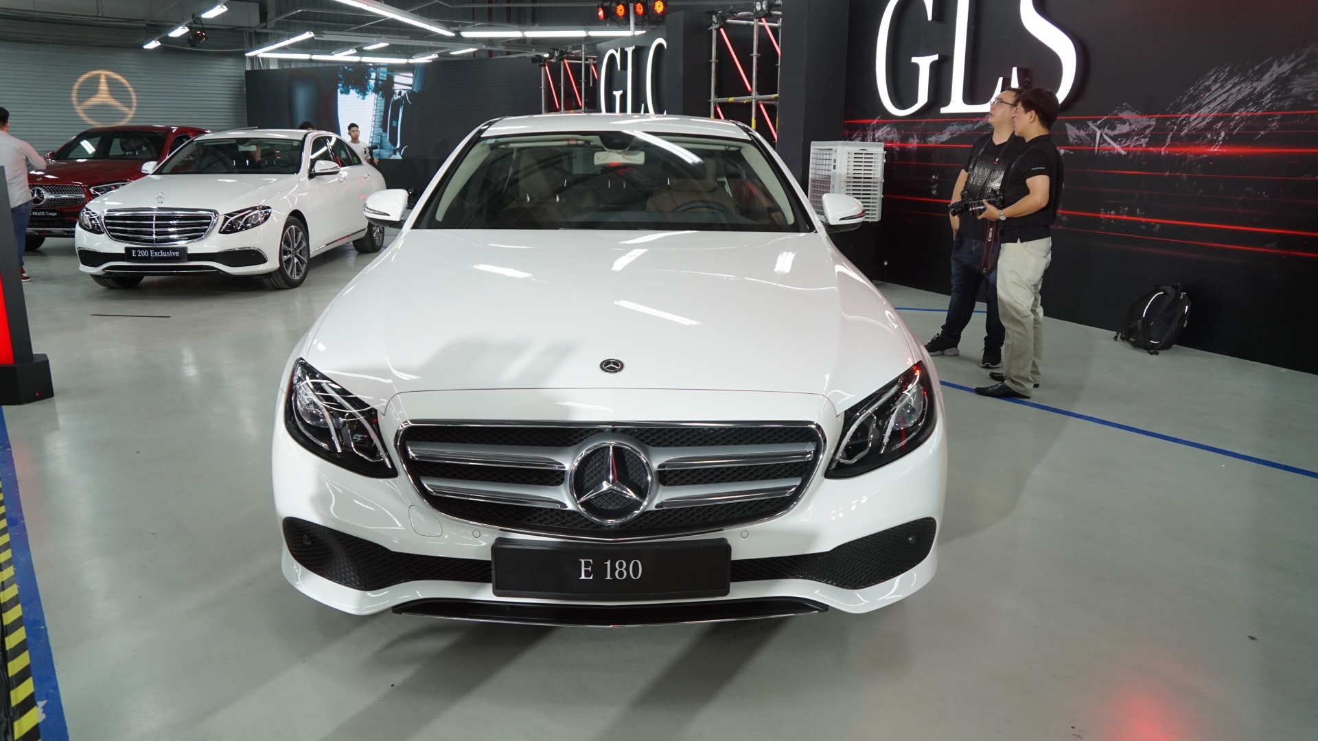 can canh mercedes benz e180 gia mem gia tu 2050 ty dong