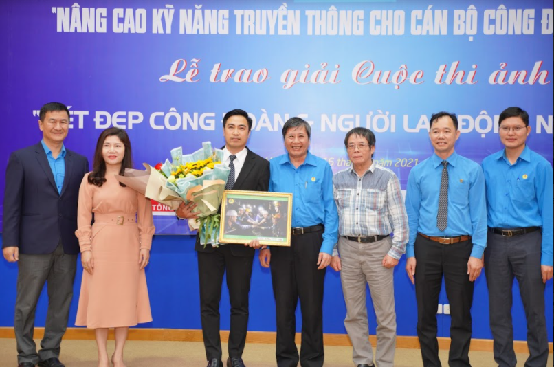 Trao giải cuộc thi ảnh “Nét đẹp Công đoàn và người lao động năm 2020”