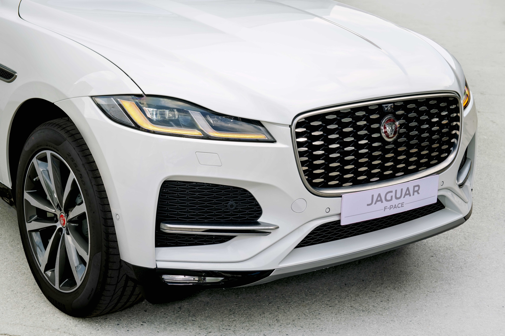 Chi tiết Jaguar F-Pace SE 250PS giá hơn 4,2 tỷ đồng