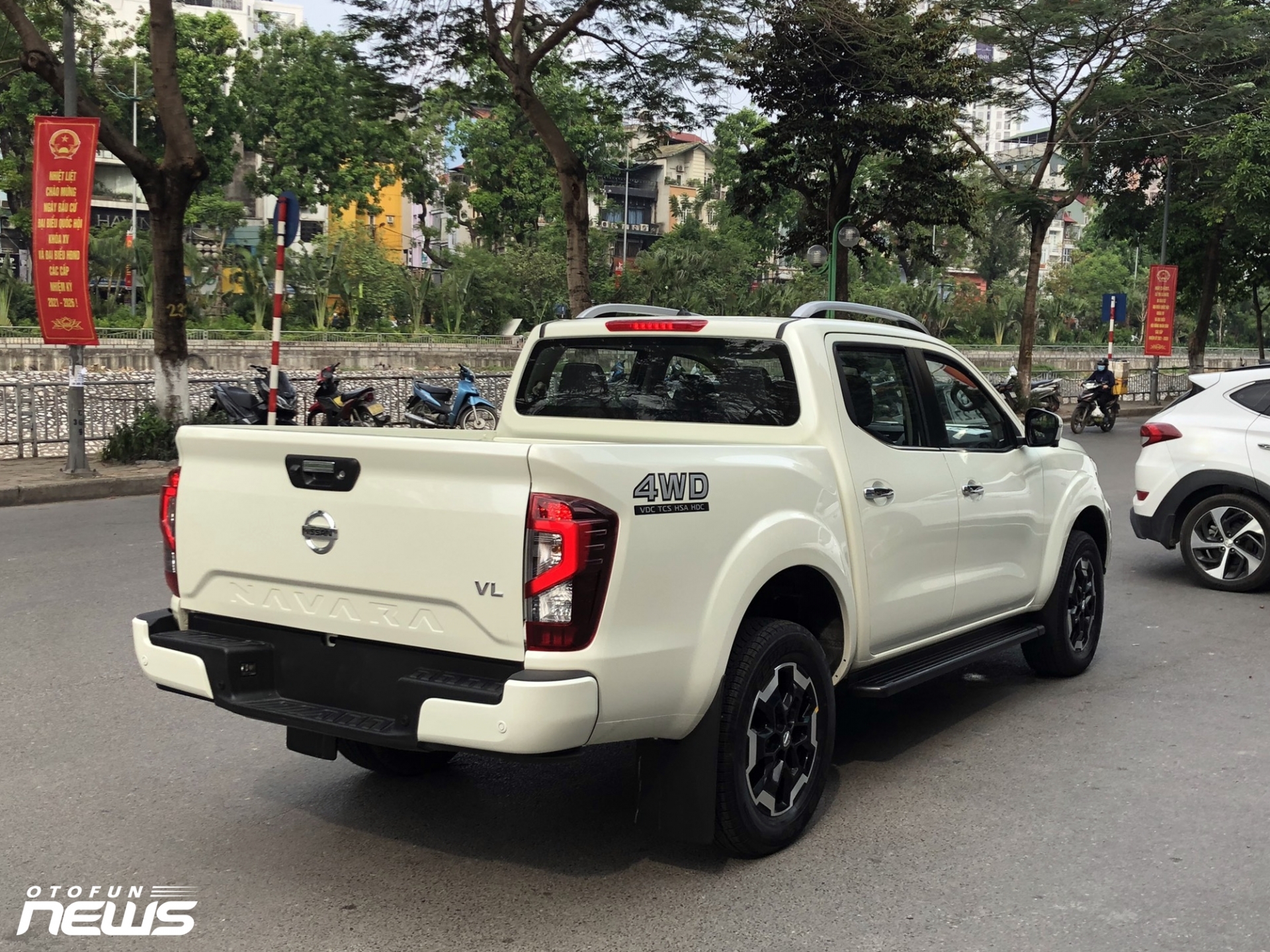 Hình thực tế Nissan Navara mới ra mắt ngoài đời thực