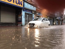 bo doi bien phong no luc giai cuu mot nguoi bi lu cuon o thanh hoa