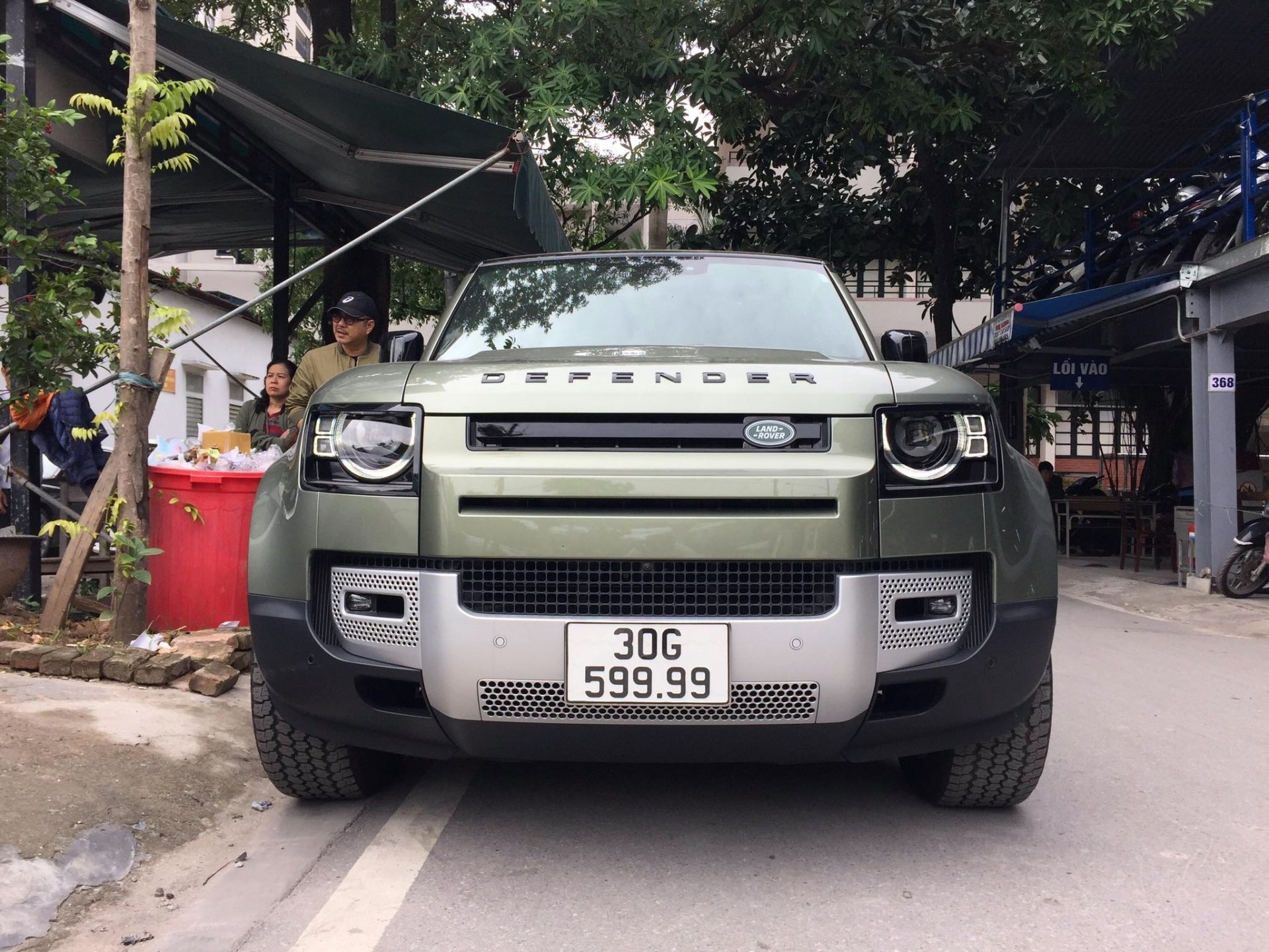 land rover defender da u tien vie t nam co bie n so tu quy 9