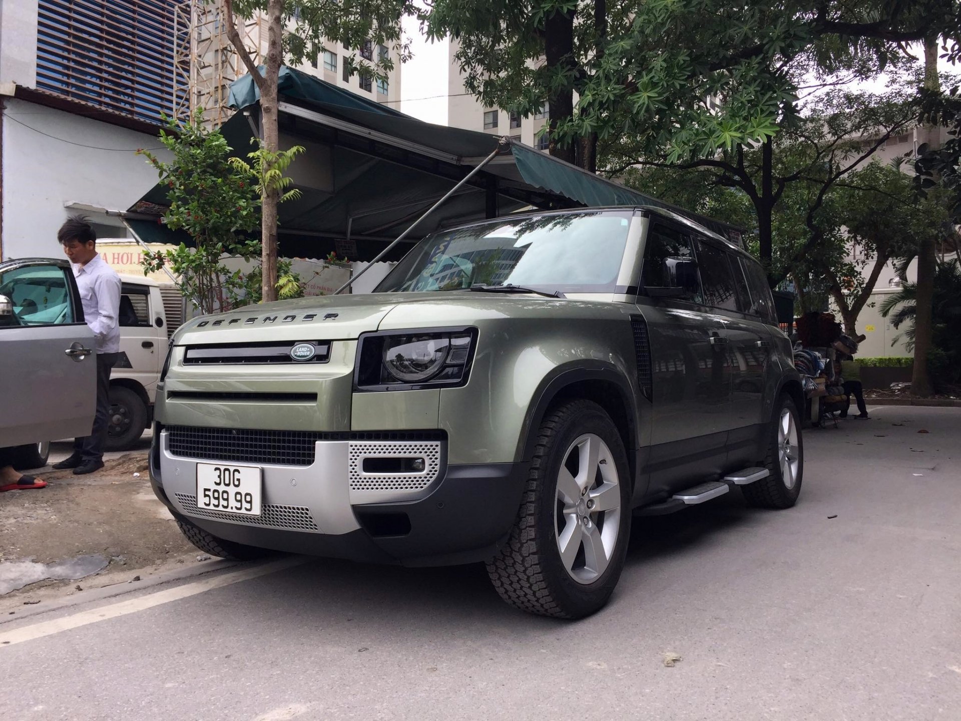 land rover defender da u tien vie t nam co bie n so tu quy 9