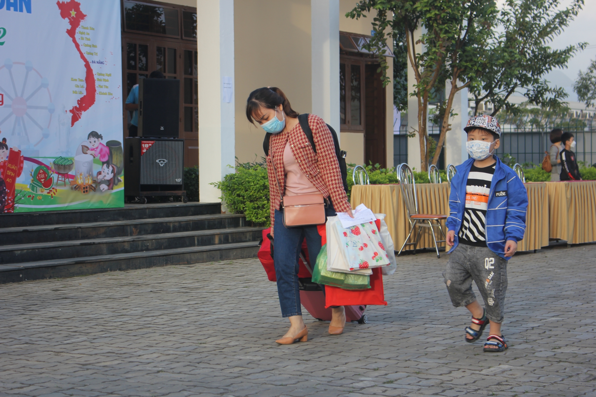 “Chuyến xe Công đoàn” kết nối những bữa cơm sum vầy