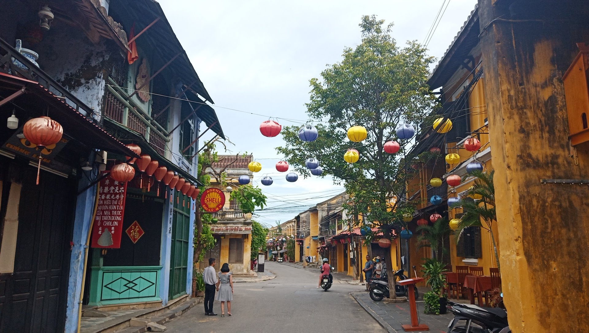 "Mình không thể chờ việc bên khách sạn như thế này mãi được nữa"