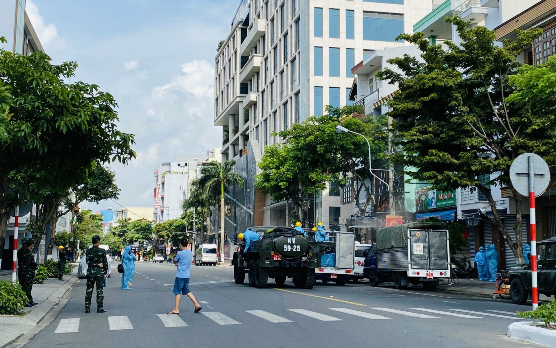 Đà nẵng phát hiện thêm 2 ca dương tính mới, hàng quán bán mang về