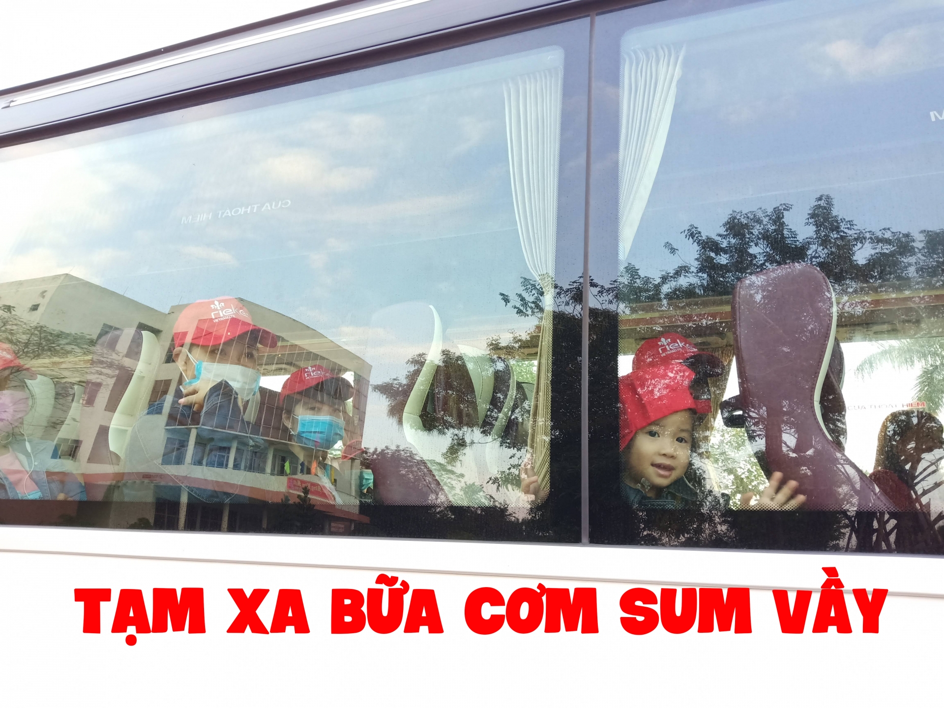 Tạm xa                         bữa cơm         sum vầy