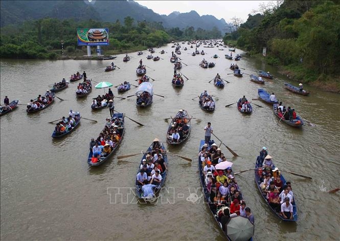 Chùa Hương mở cửa trở lại sau thời gian dài đóng cửa