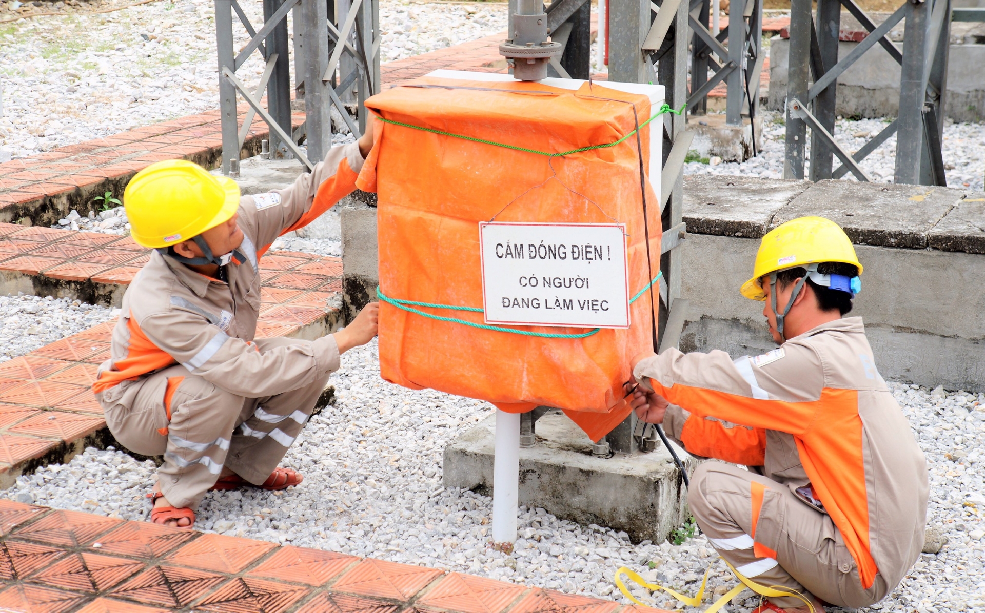 Công ty Điện lực Thanh Hóa: Đẩy mạnh xây dựng văn hóa an toàn lao động