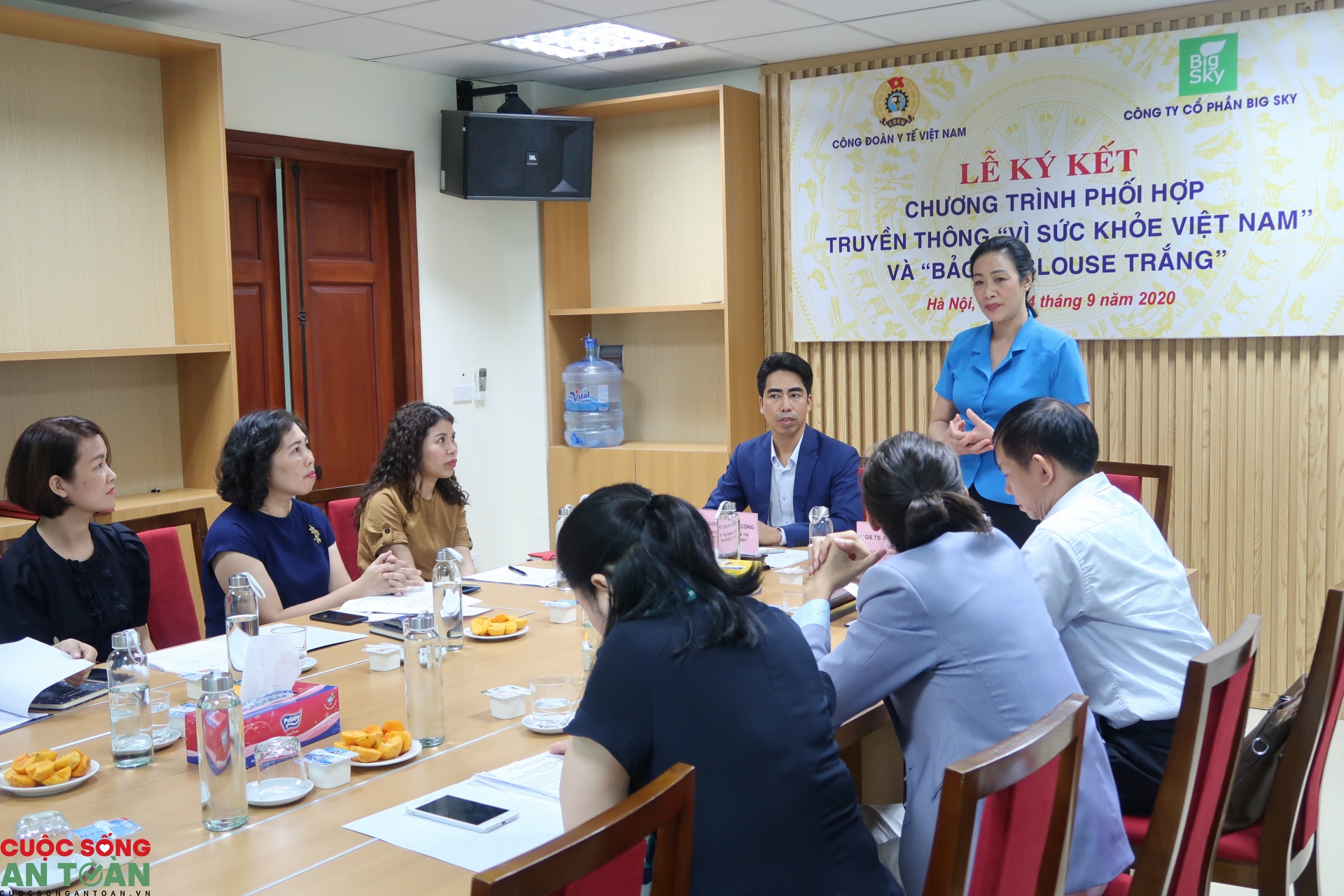 Ký kết chương trình phối hợp truyền thông: “Bạn vẫn đẹp khi đeo khẩu trang”